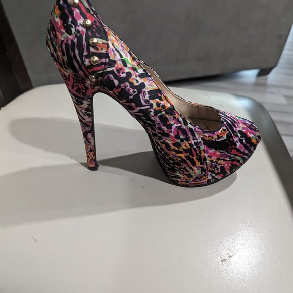 Heels - Picture 3 of 3